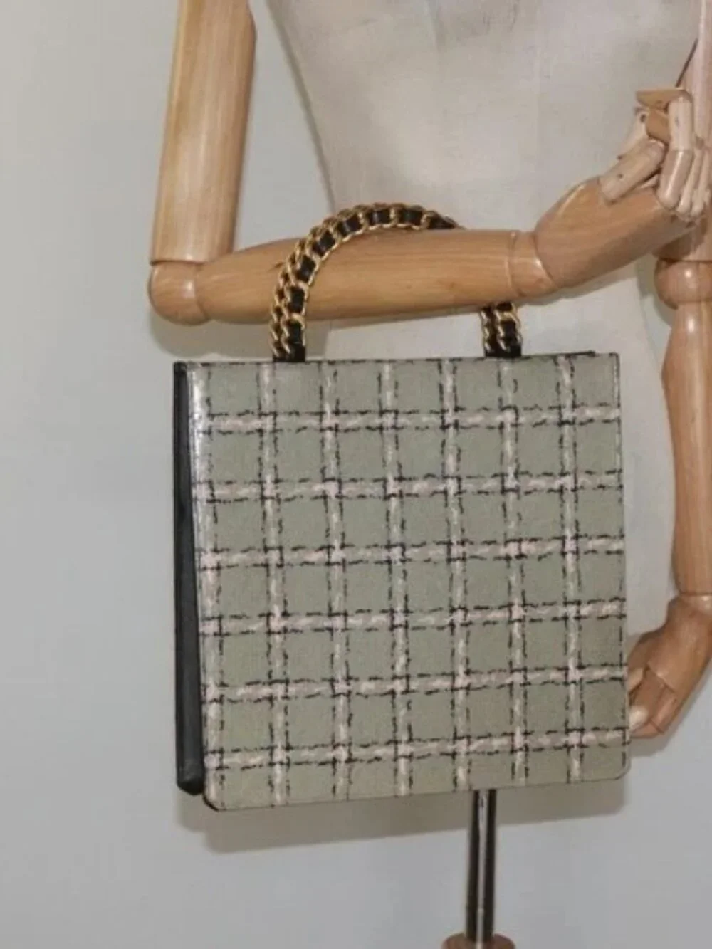 CHANEL Choco Bar Chain Hand Bag Enamel Leather Beige CC Auth bs23554V